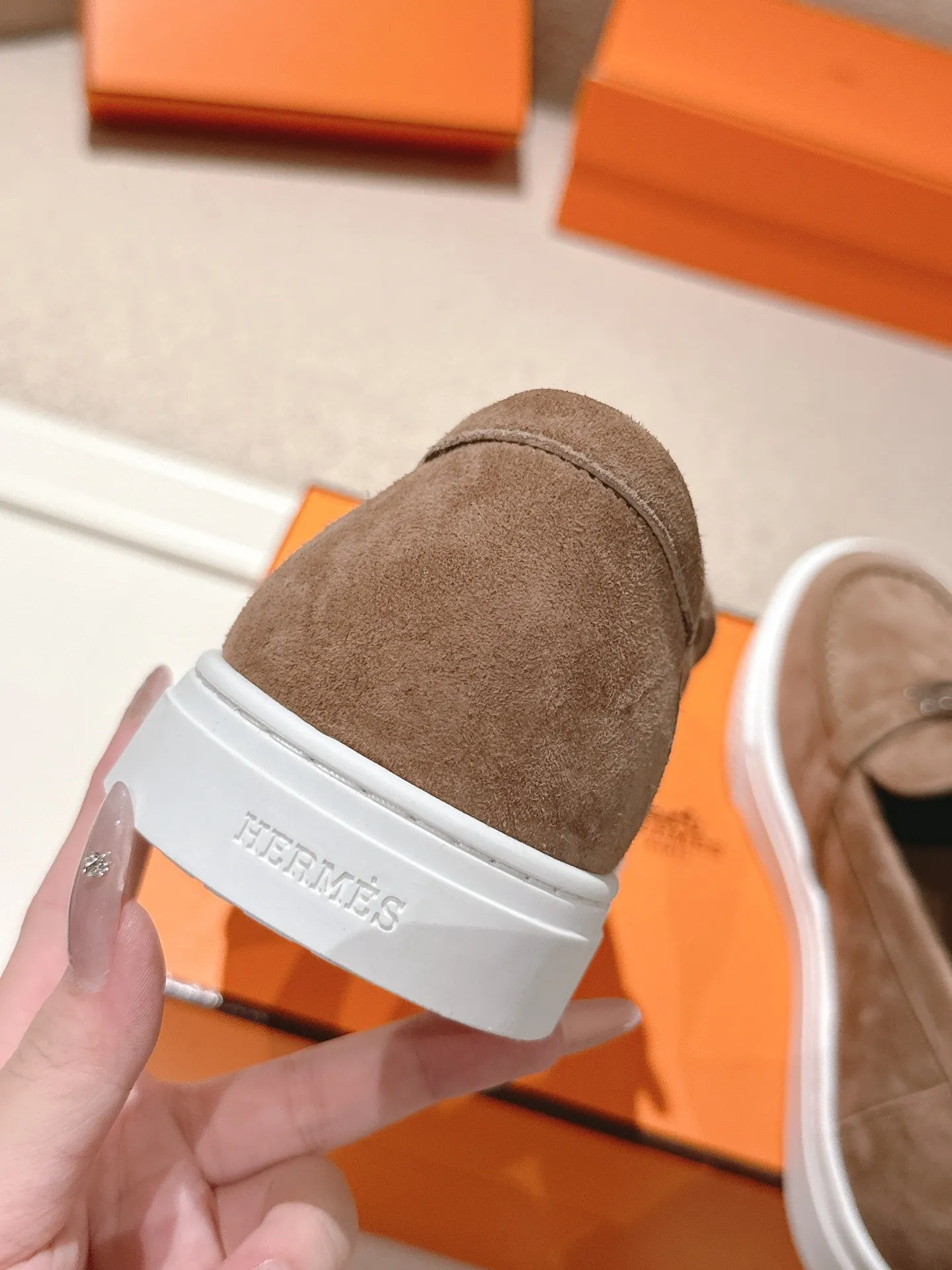 Men's shoes 💰640💰 Hermes# New Kelly buckle thick-soled loafers. Upper: cowhide/suede material. Lining: sheepskin lining. Outsole: exclusive molded outsole. Size: women's size 35-40, men's size 39-45 (female 41/male 46 customized, non-refundable)